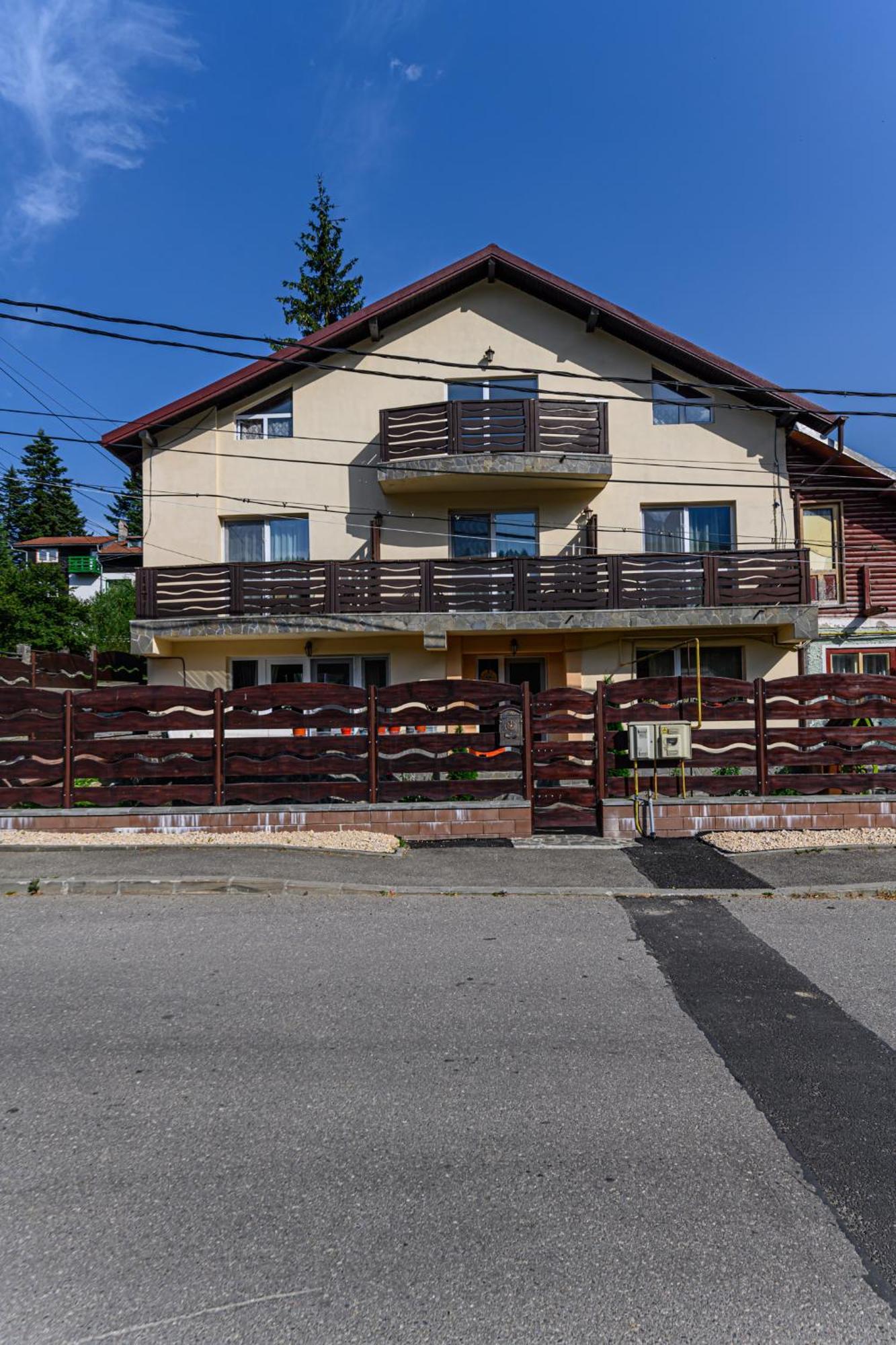 Casa Ramino Hotell Buşteni Eksteriør bilde