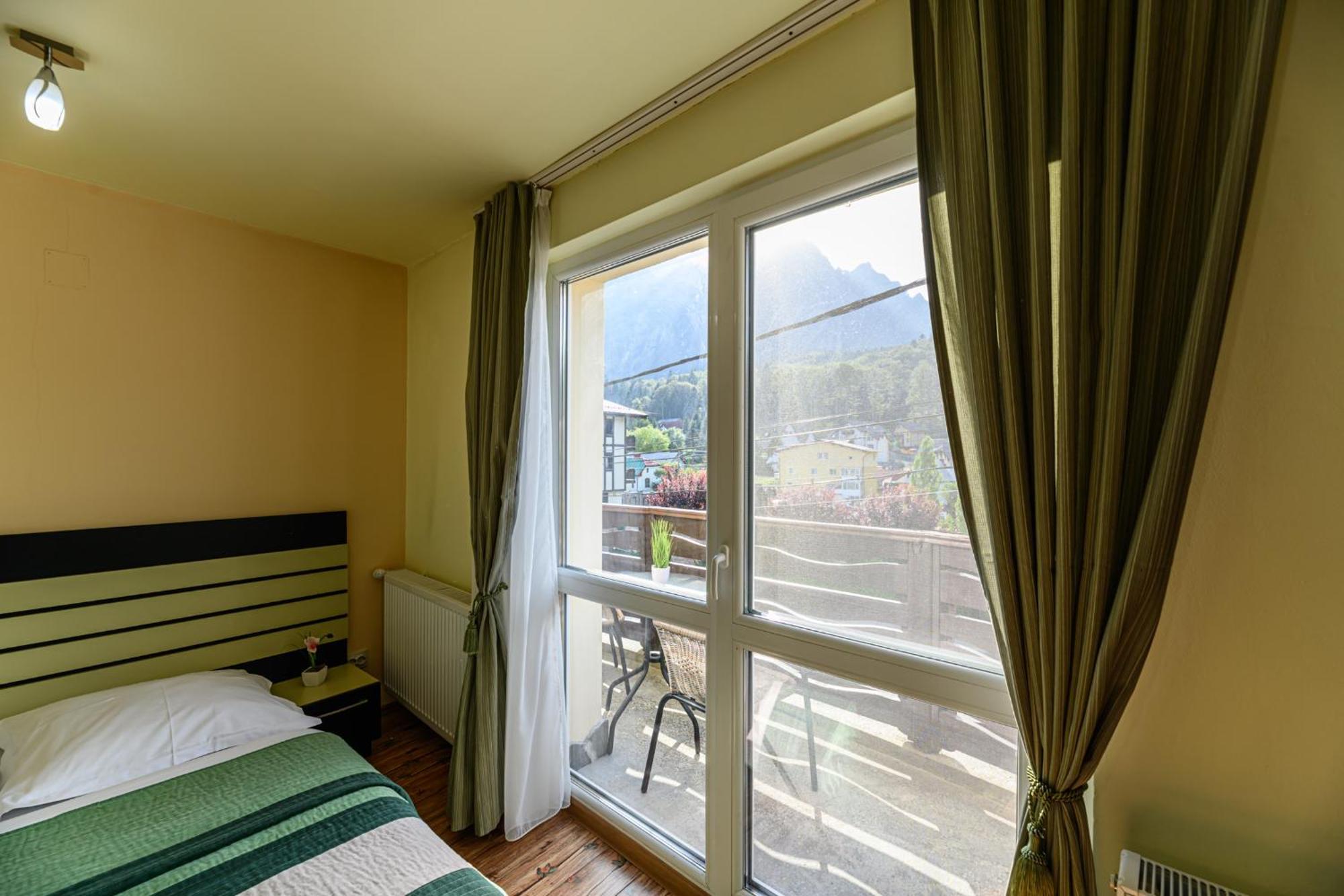 Casa Ramino Hotell Buşteni Eksteriør bilde