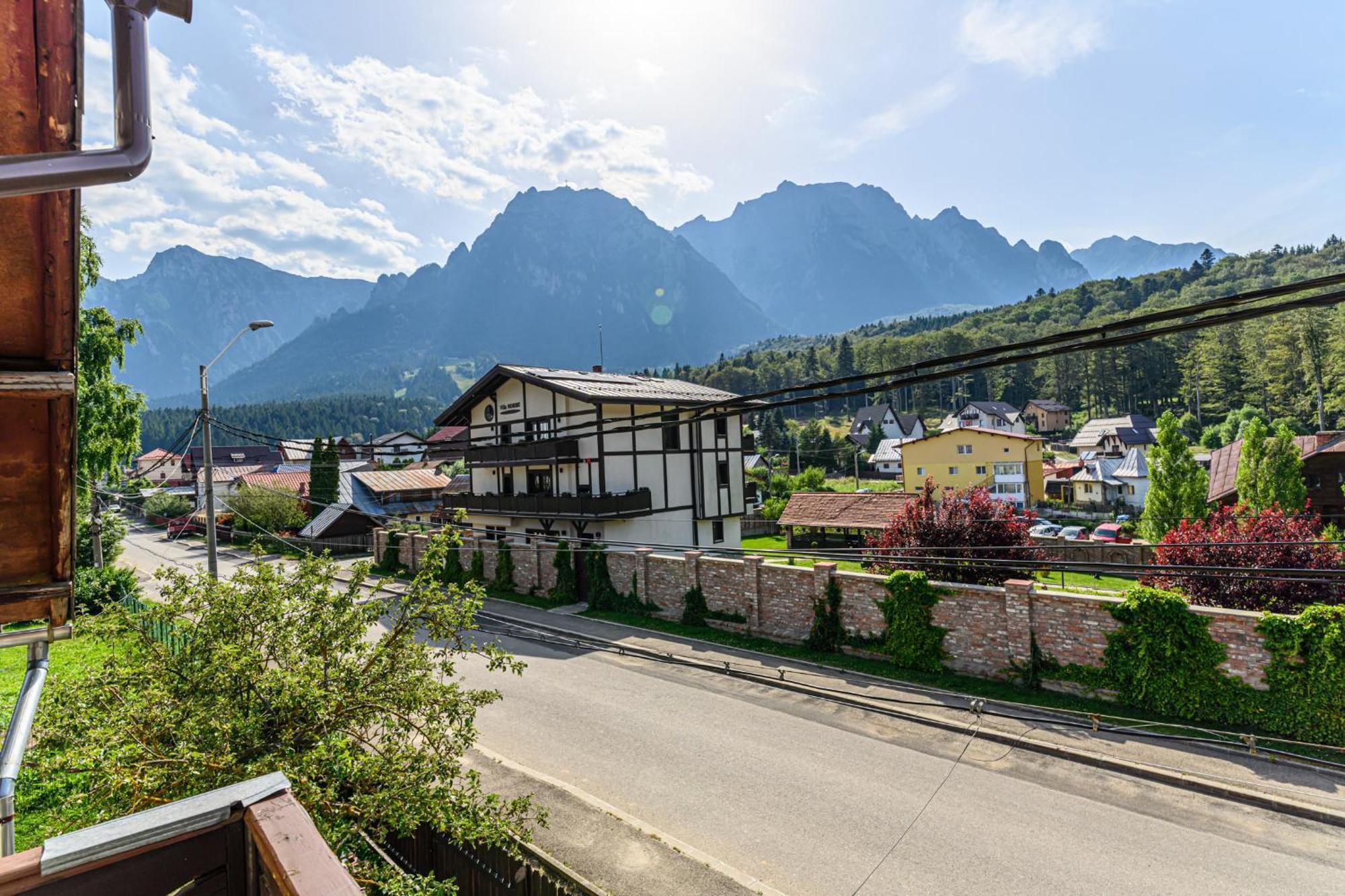 Casa Ramino Hotell Buşteni Eksteriør bilde