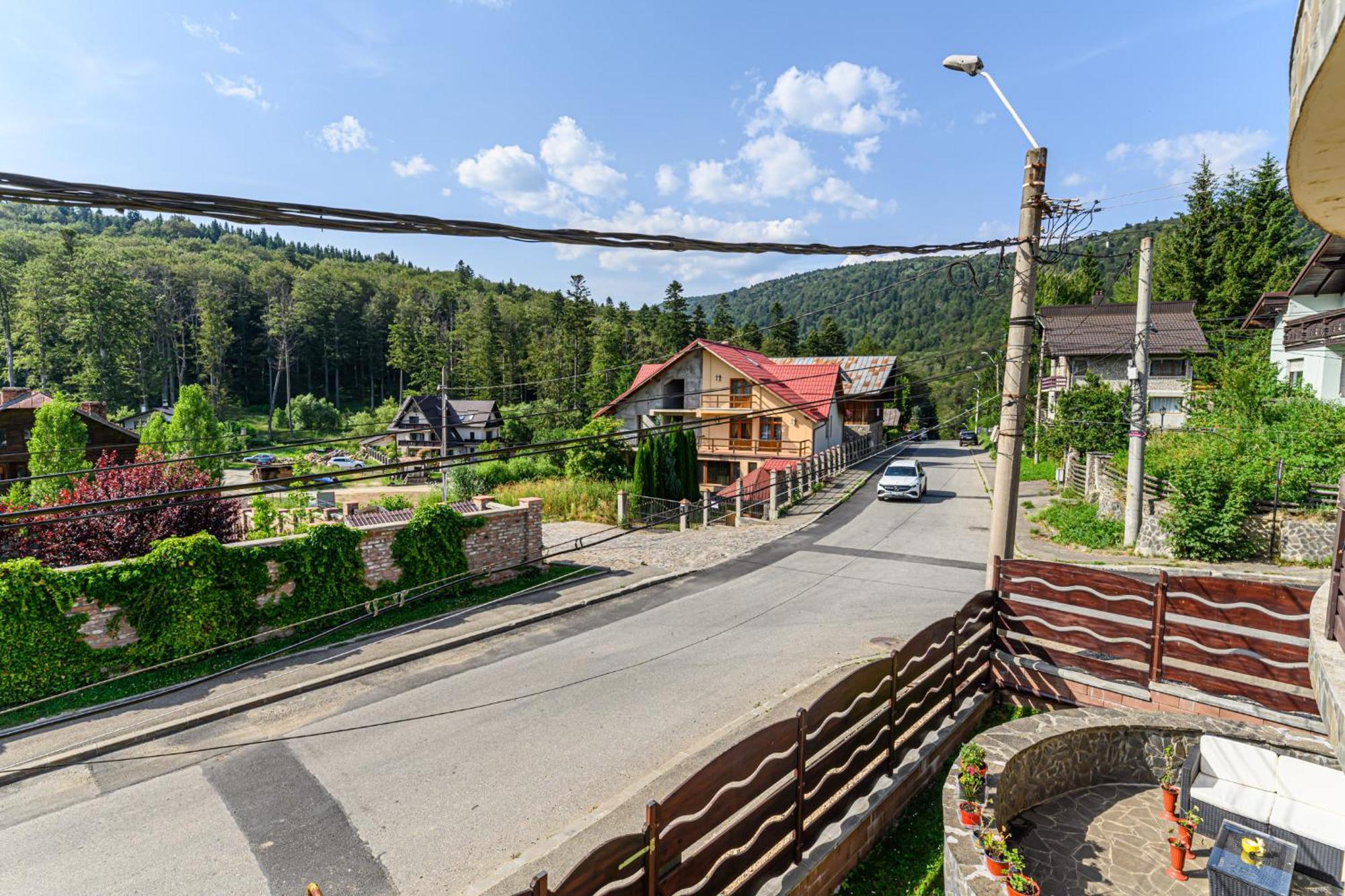 Casa Ramino Hotell Buşteni Eksteriør bilde